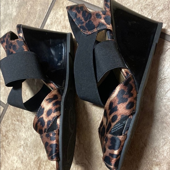 Predictions Size 6W Brown and Black Leopard Print Wedges - Picture 8 of 11